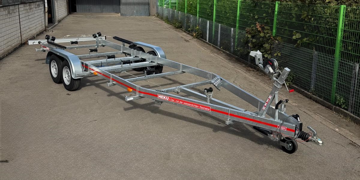 HEKU B 3000 Tandem-Bootsanhänger im Originalfoto